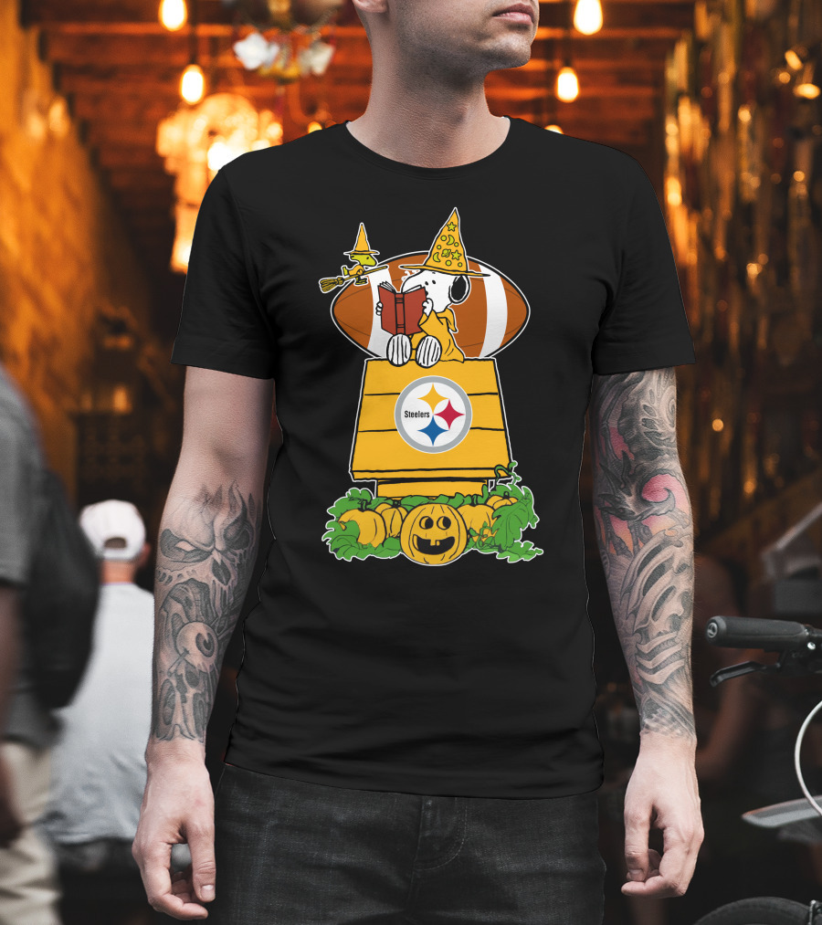 Pittsburgh Steelers Snoopy Halloween Football Magic Doghouse Pumpkins T-Shirt