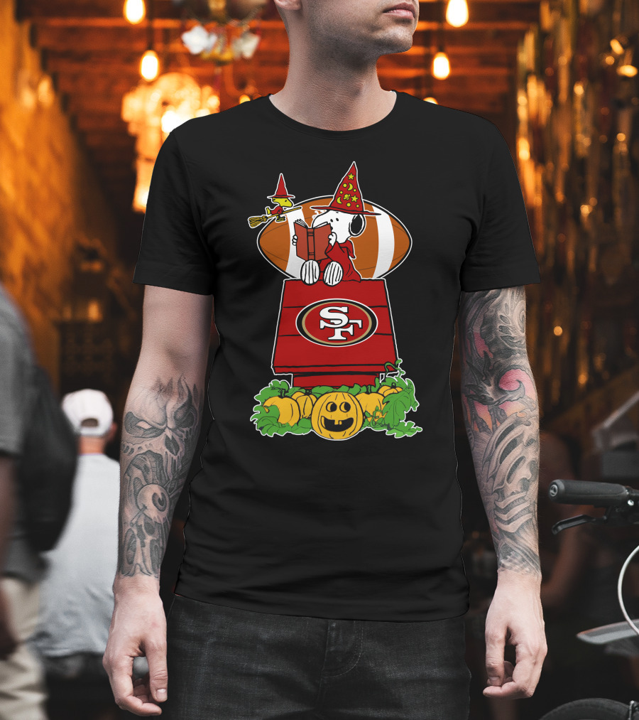 San Francisco 49ers Snoopy Halloween Wizard House Pumpkin Football T-Shirt