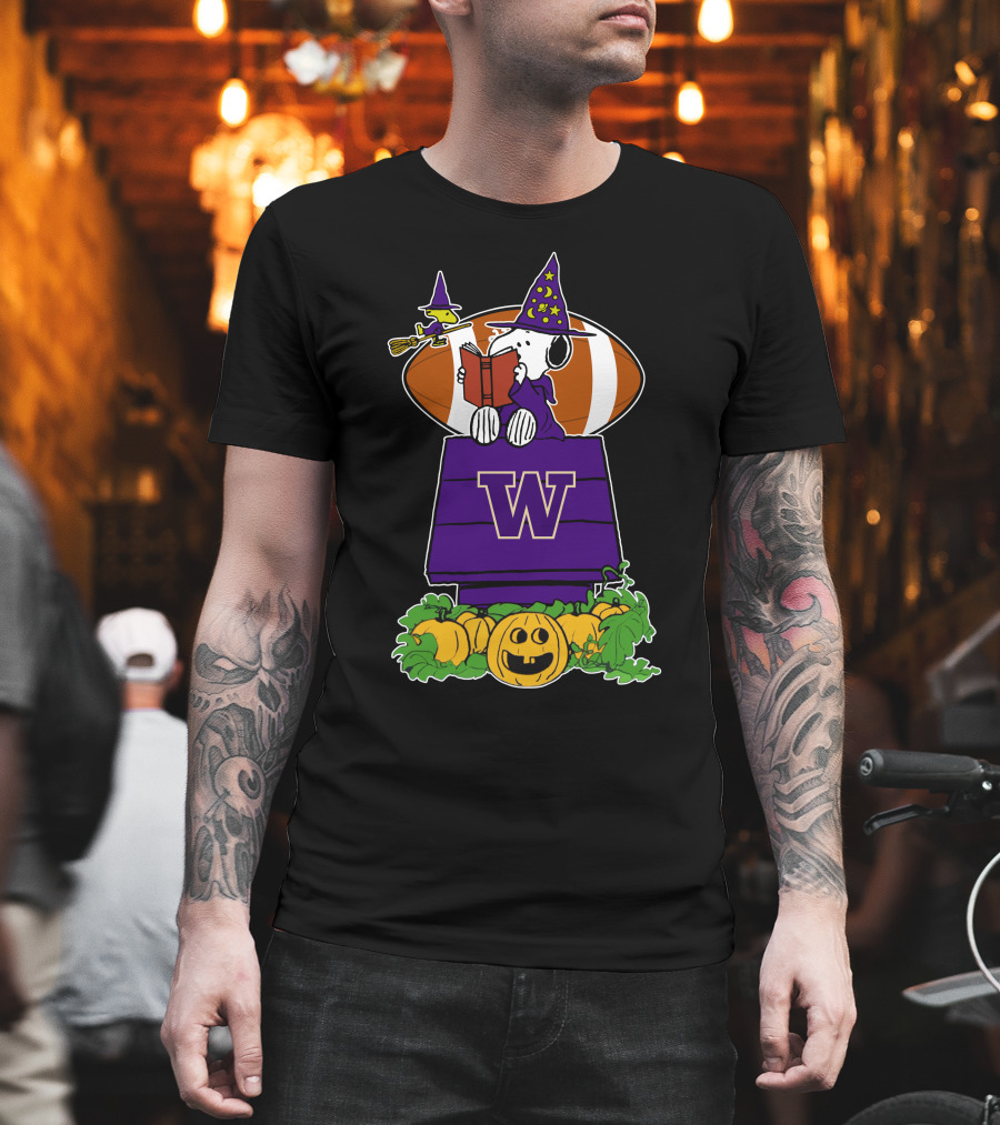 Washington Huskies Snoopy Halloween Witch Football Pumpkin T-Shirt