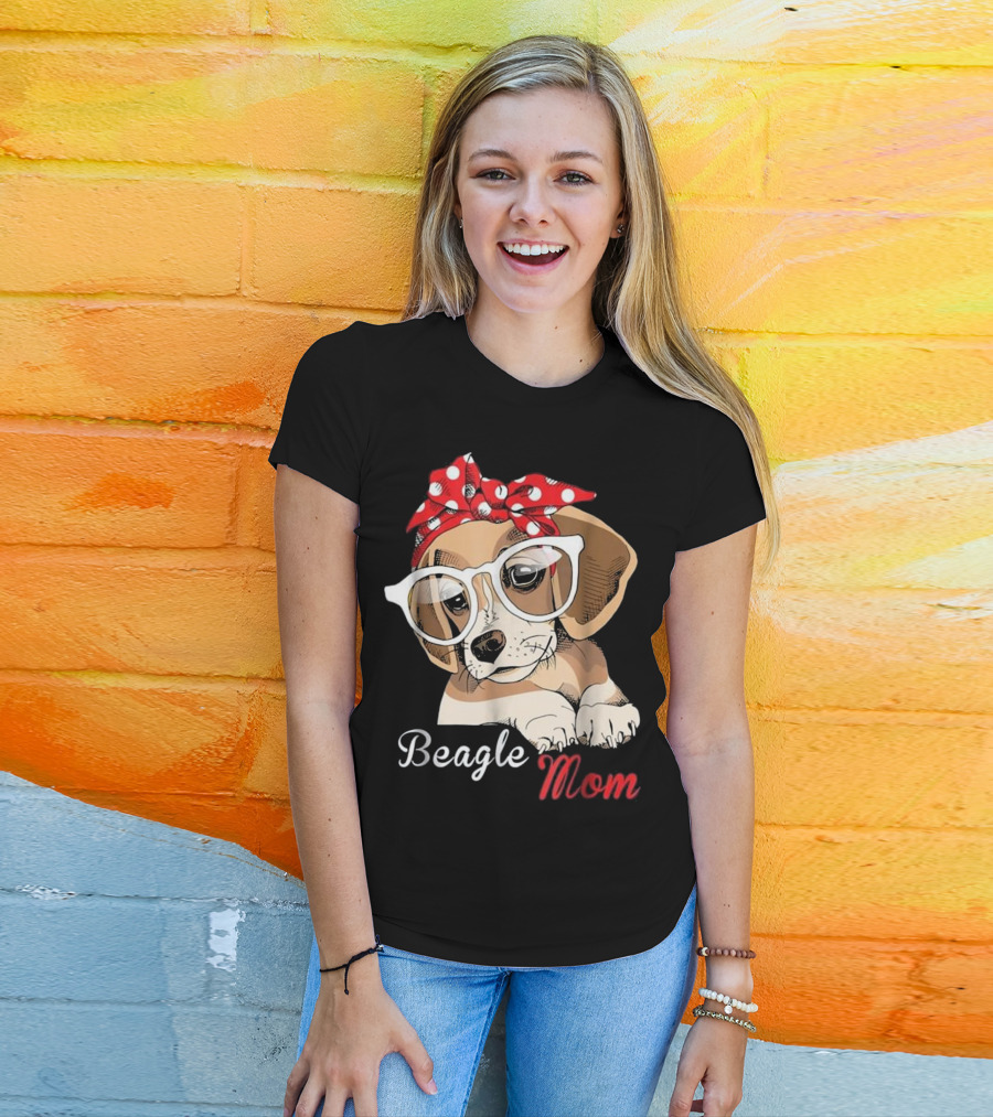 Beagle Mom For Beagle Dogs Lovers T-Shirt