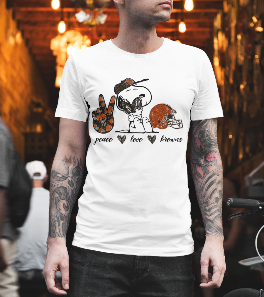Peace Love Cleveland Browns Snoopy Football Fan T-Shirt