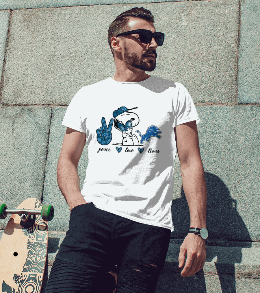 Peace Love Lions Snoopy Detroit Lions Fan T-Shirt