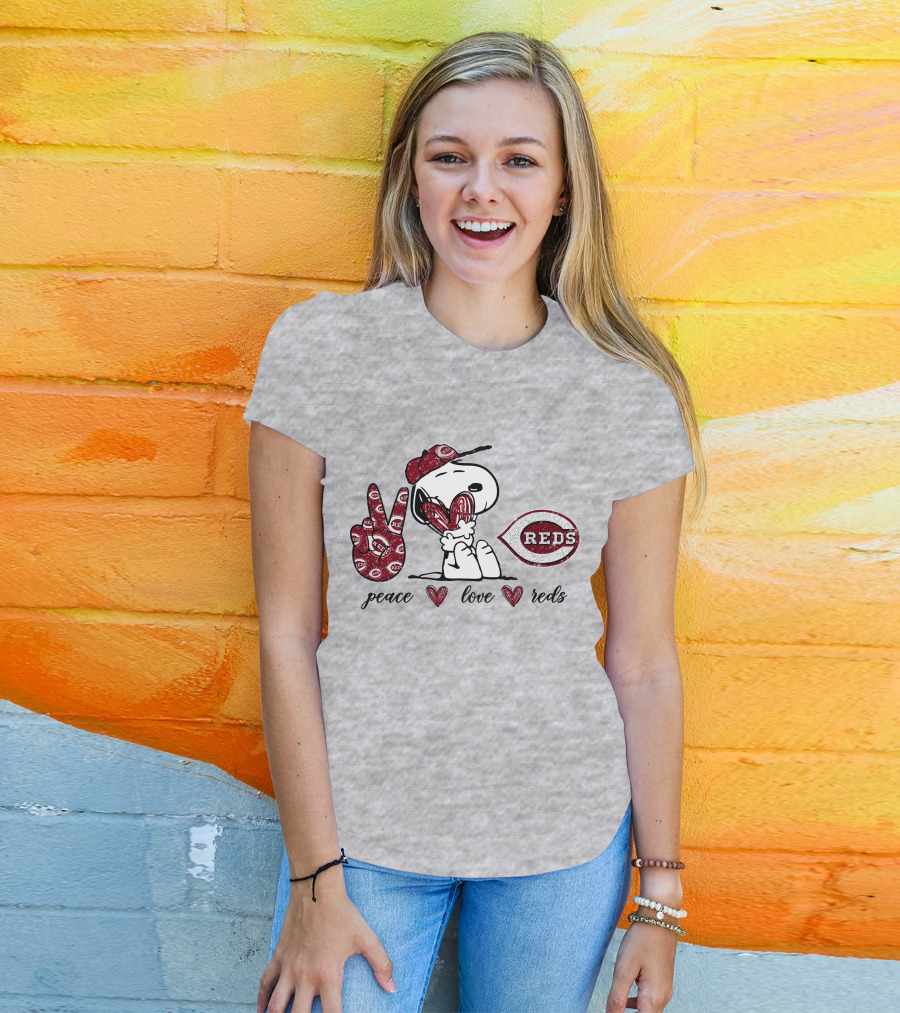 Snoopy Peace Love Cincinnati Reds MLB Fan Wear T-Shirt