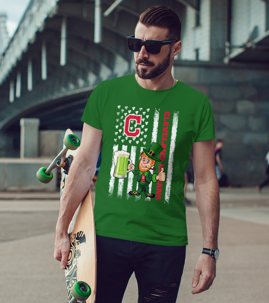 Cleveland Indians St Patrick's Day Leprechaun With Shamrock Flag And Beer Mug T-Shirt