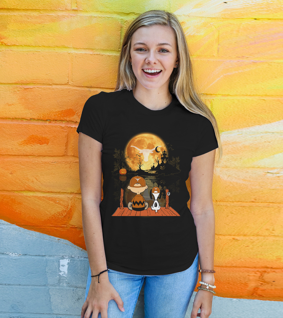 Texas Longhorns Halloween Charlie Brown Snoopy Full Moon Haunted Scene T-Shirt