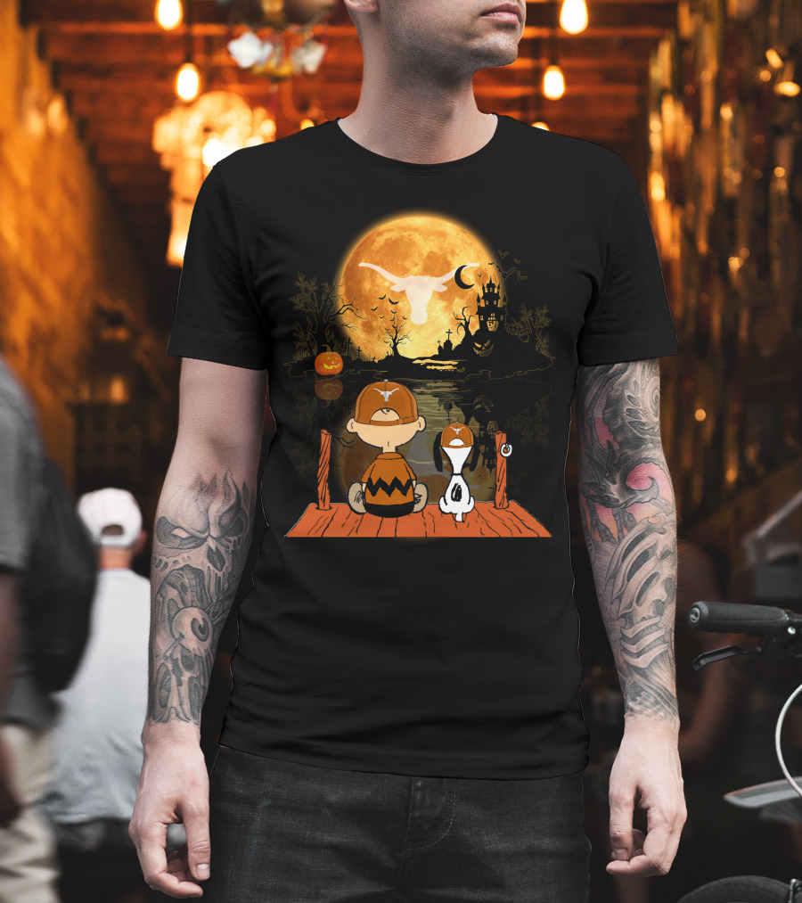 Texas Longhorns Halloween Charlie Brown Snoopy Full Moon Haunted Scene T-Shirt