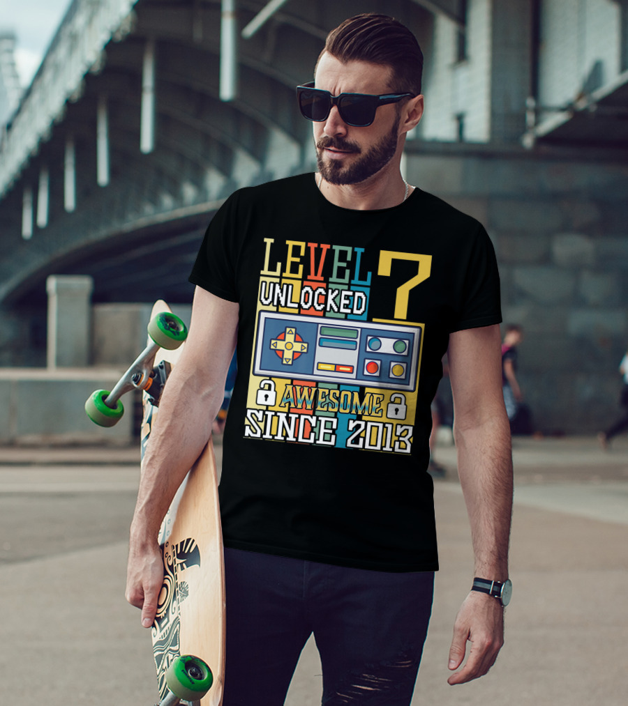 LEVEL 7 UNLOCKED AWESOME SINCE 2013 VIDEO GAME CONTROLLER T-Shirt