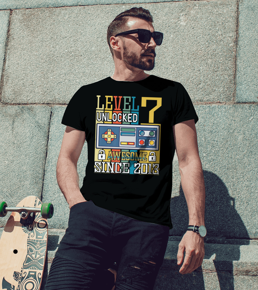 LEVEL 7 UNLOCKED AWESOME SINCE 2013 VIDEO GAME CONTROLLER T-Shirt