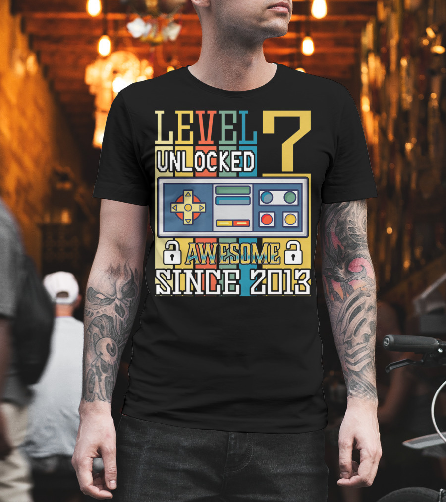 LEVEL 7 UNLOCKED AWESOME SINCE 2013 VIDEO GAME CONTROLLER T-Shirt
