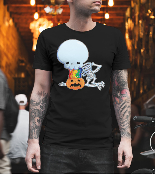 Skeleton Throwing Up Rainbow Candy in Halloween Pumpkin T-Shirt Skeleton Throwing Up Rainbow Candy in Halloween Pumpkin T-Shirt
