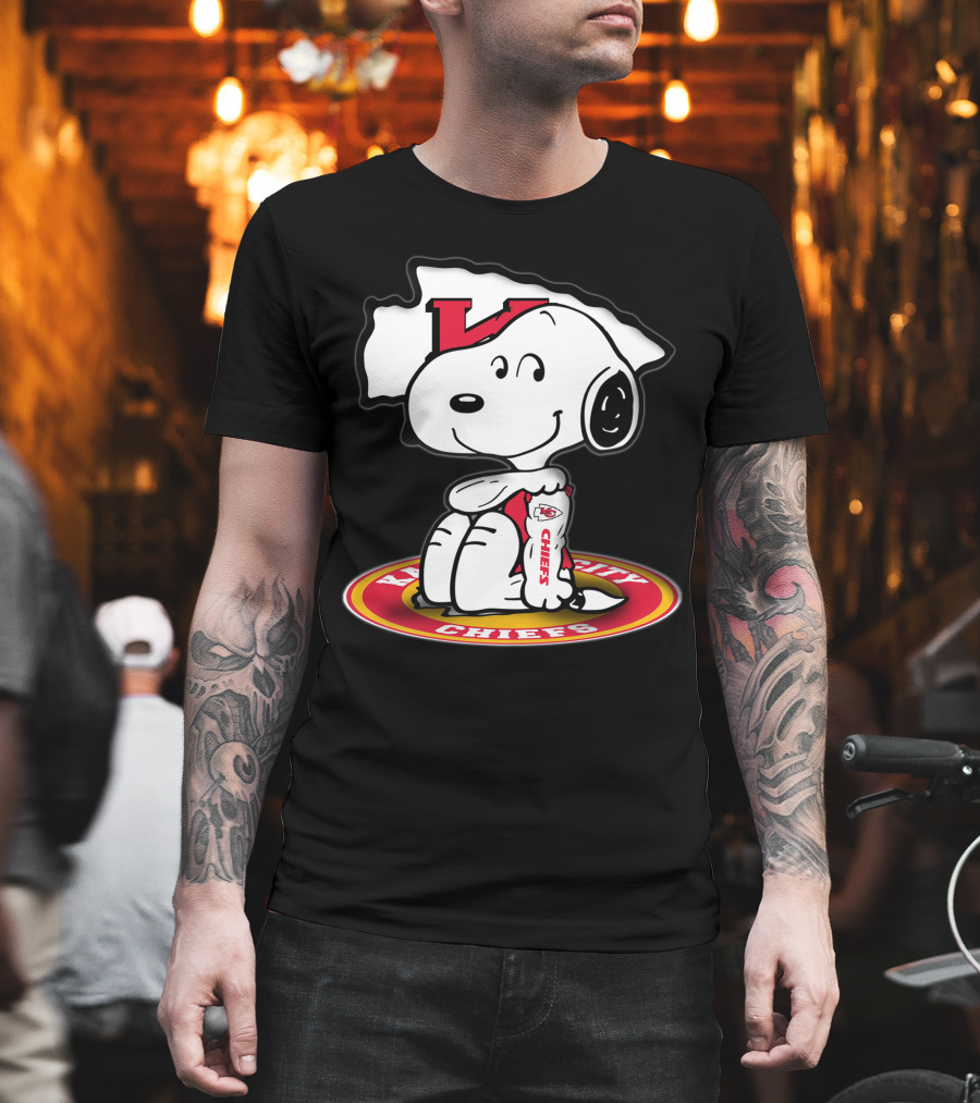 Kansas City Chiefs Snoopy Peanuts Nfl Fan Gear T-Shirt