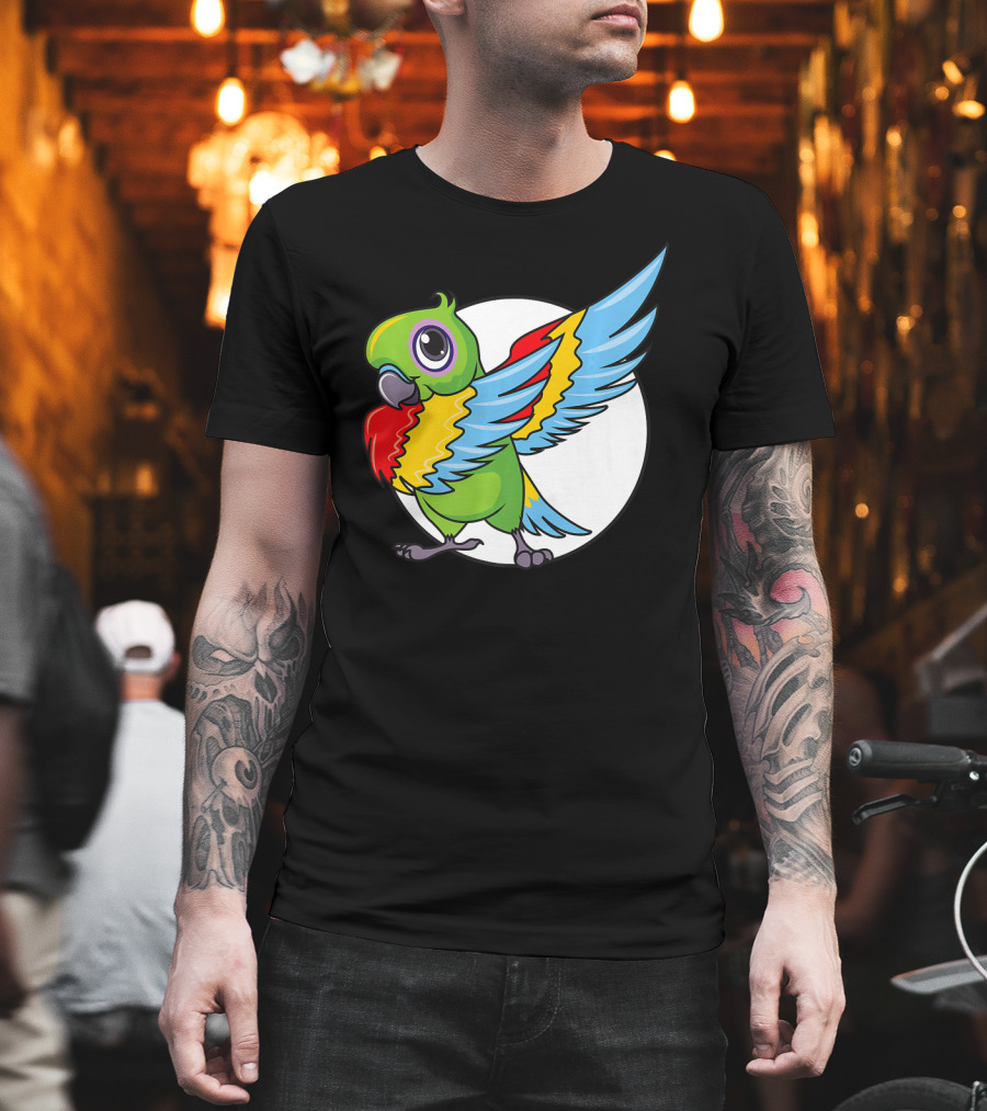 Cute Dabbing Great Green Macaw Parrot Colorful Wings T-Shirt
