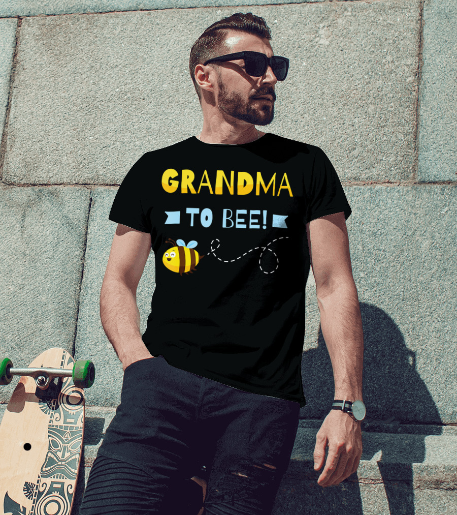 GRANDMA TO BEE Pregnancy Announcement With Bumblebee T-Shirt