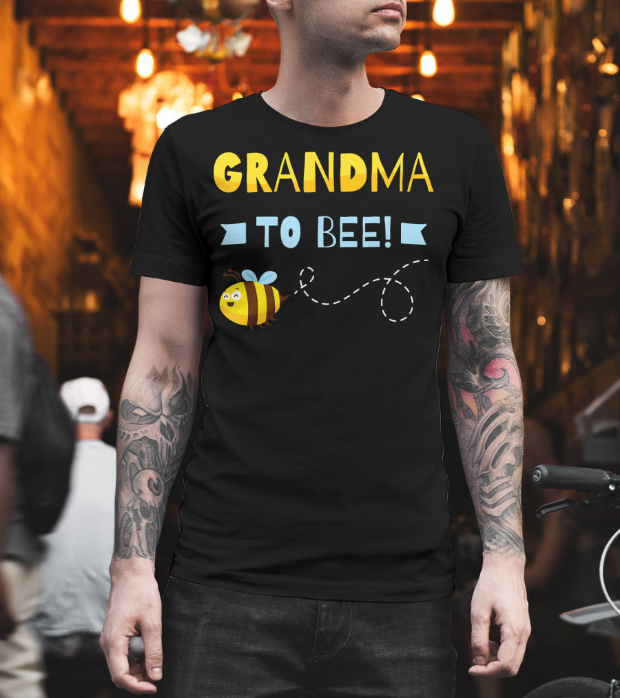 GRANDMA TO BEE Pregnancy Announcement With Bumblebee T-Shirt