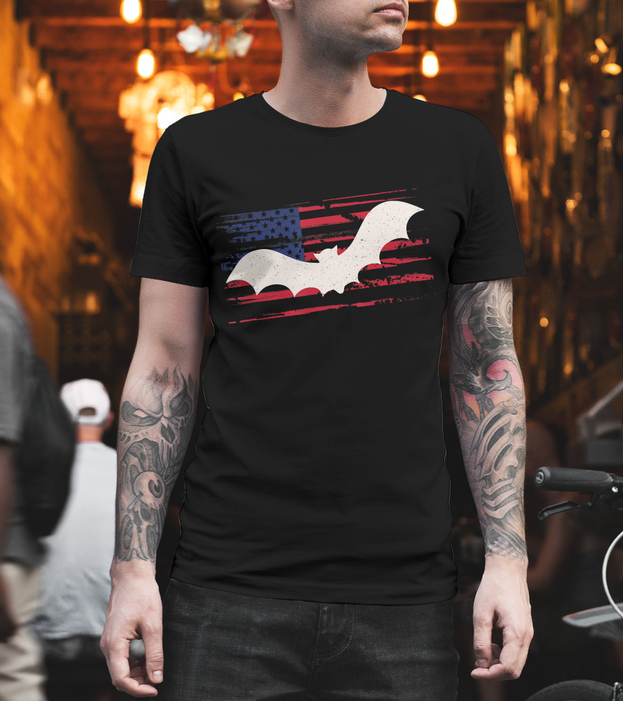 Bat Silhouette with US American Flag Background T-Shirt