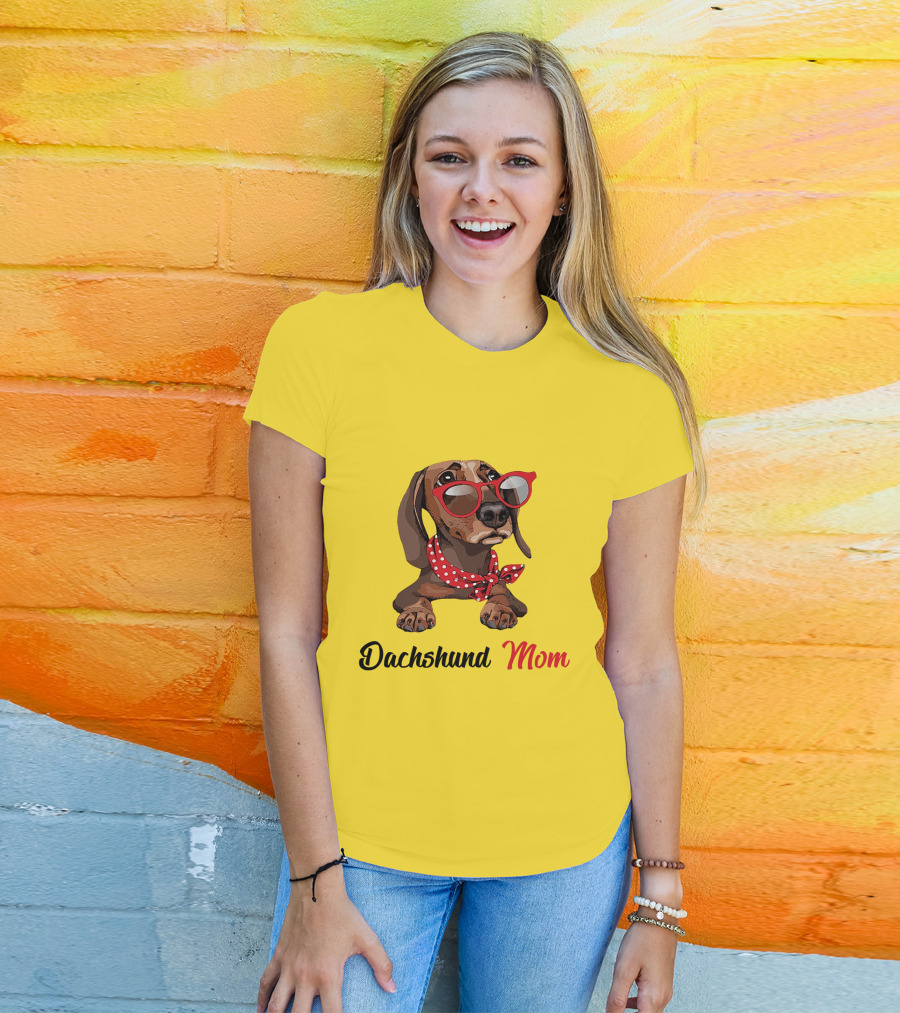 Dachshund Mom Red Glasses And Polka Dot Scarf T-Shirt