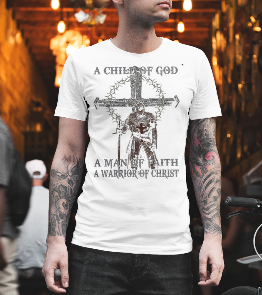 A Child of God Man of Faith Warrior of Christ Knight and Cross with Crown of Thorns T-Shirt