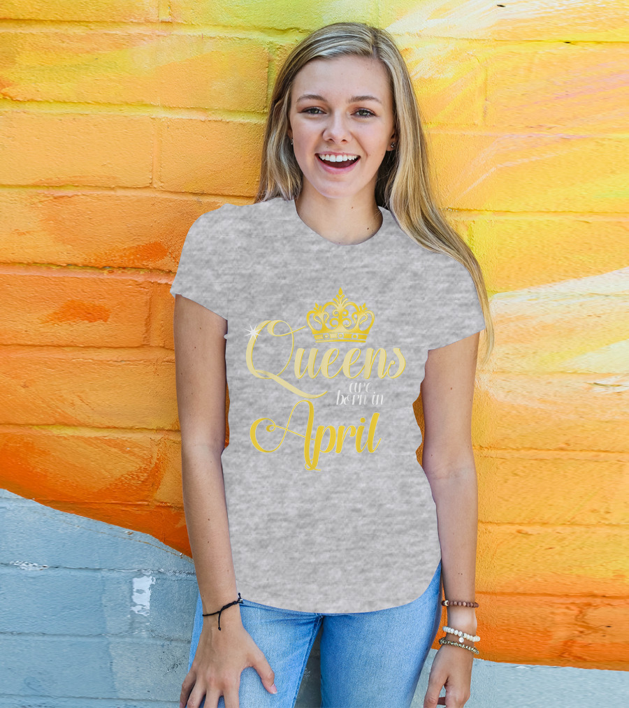 Queens Are Born In April Birthday Crown Decoration T-Shirt
