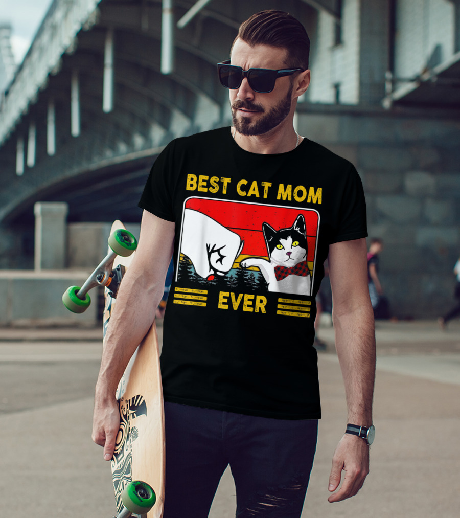 BEST CAT MOM EVER Retro Vintage Cat With Fist Bump And Bow Tie T-Shirt