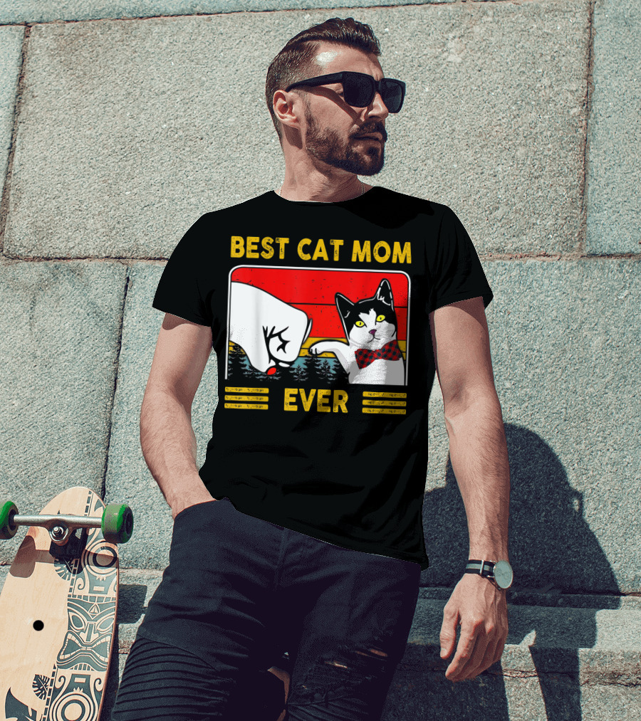 BEST CAT MOM EVER Retro Vintage Cat With Fist Bump And Bow Tie T-Shirt