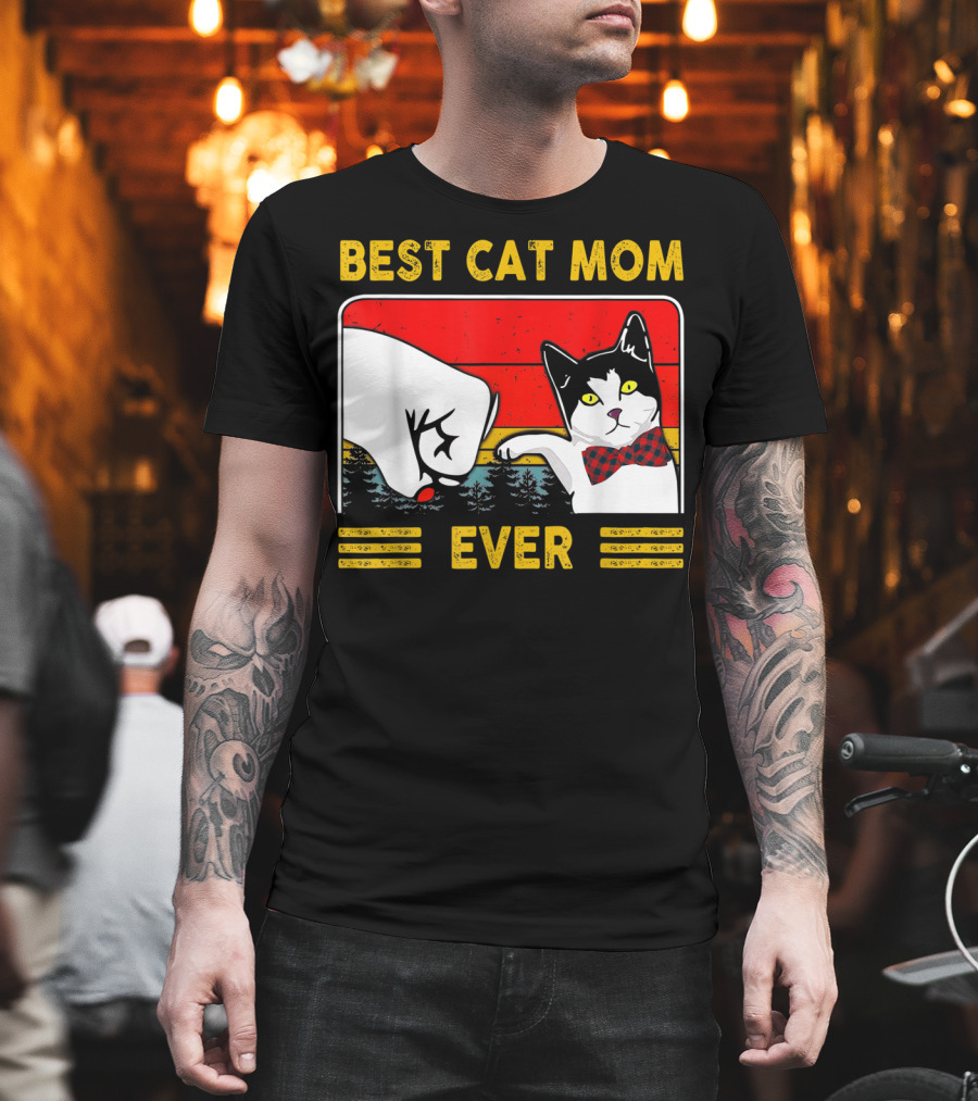 BEST CAT MOM EVER Retro Vintage Cat With Fist Bump And Bow Tie T-Shirt