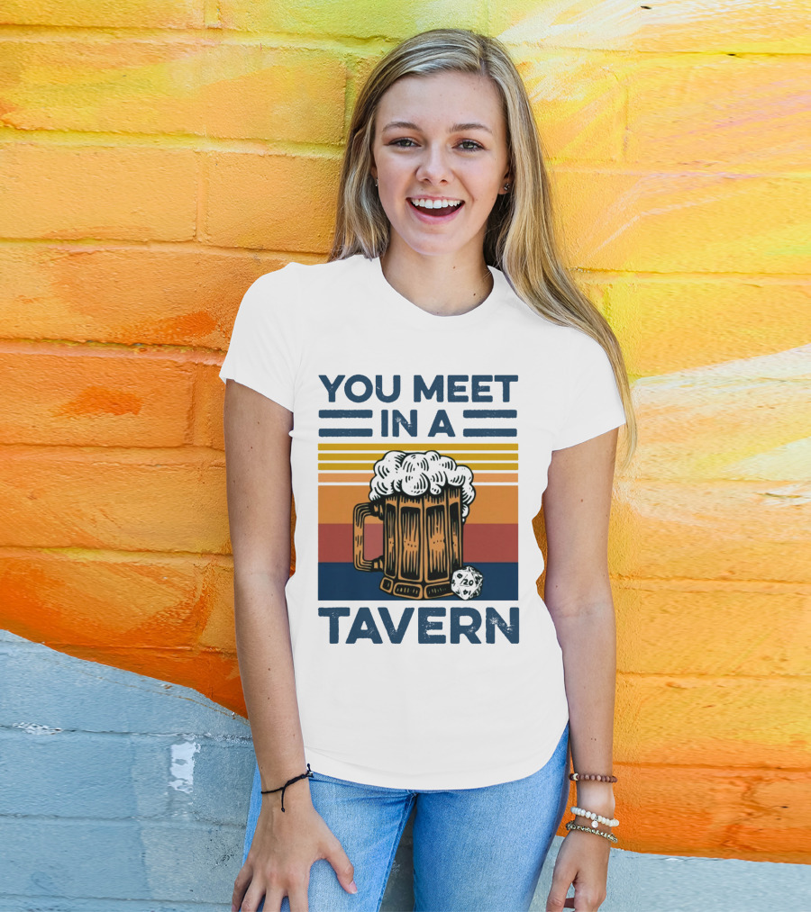 YOU MEET IN A TAVERN Beer Mug With D20 Dice And Vintage Stripes T-Shirt