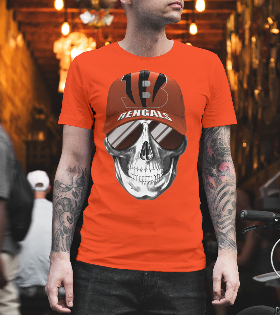 Cincinnati Bengals Skull With Cap And Mirrored Sunglasses T-Shirt