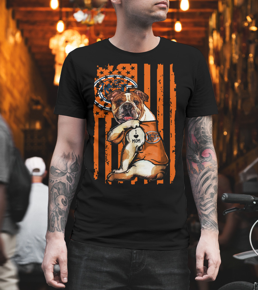 Bulldog I Love Mom Chicago Bears Logo With American Flag Background T-Shirt