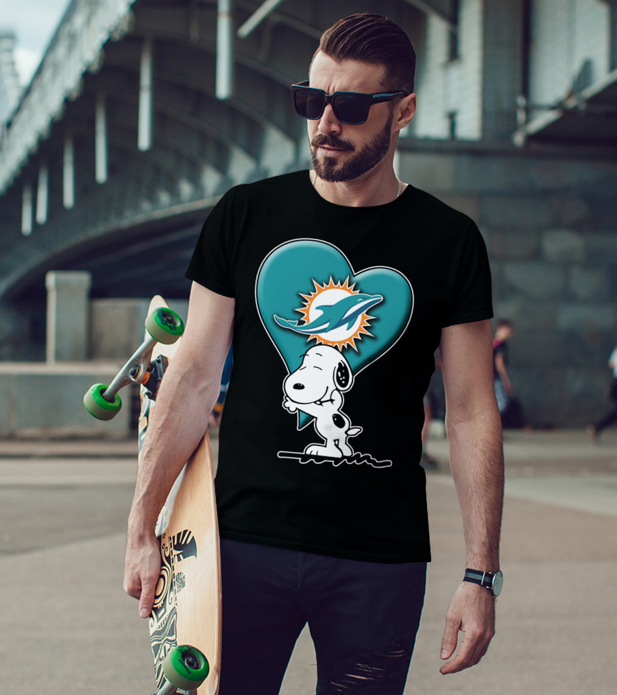 Snp V1 Snoopy Miami Dolphins Heart Hug T-Shirt