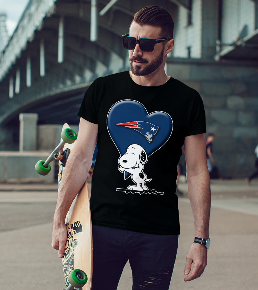 Snoopy Heart Hugging New England Patriots T-Shirt