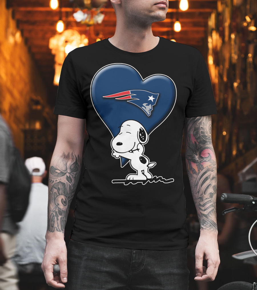 Snoopy Heart Hugging New England Patriots T-Shirt