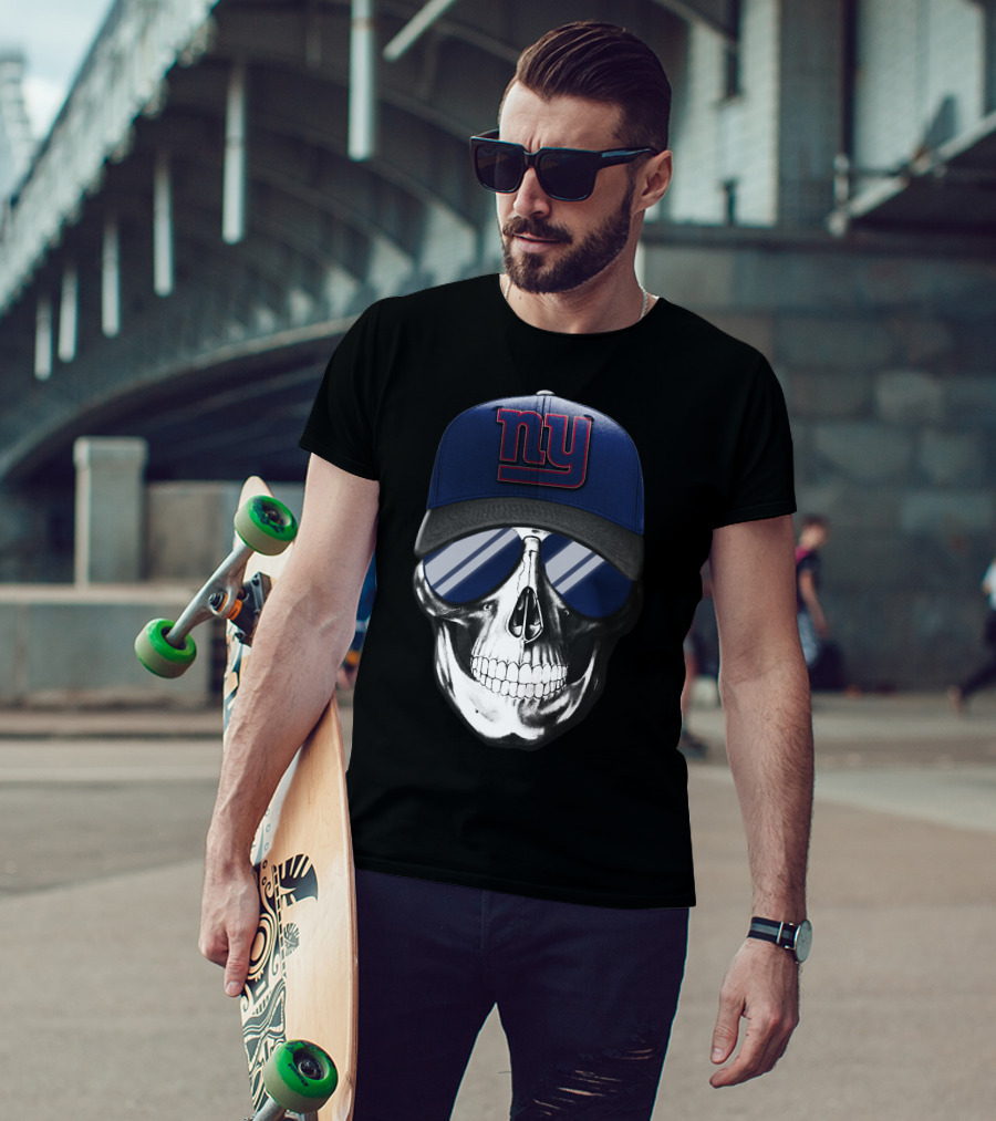 Skull V7 NY Giants Baseball Cap And Sunglasses T-Shirt