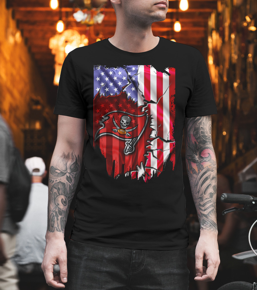 Flag V2 Tampa Bay Buccaneers American Flag Skull And Crossbones Football T-Shirt