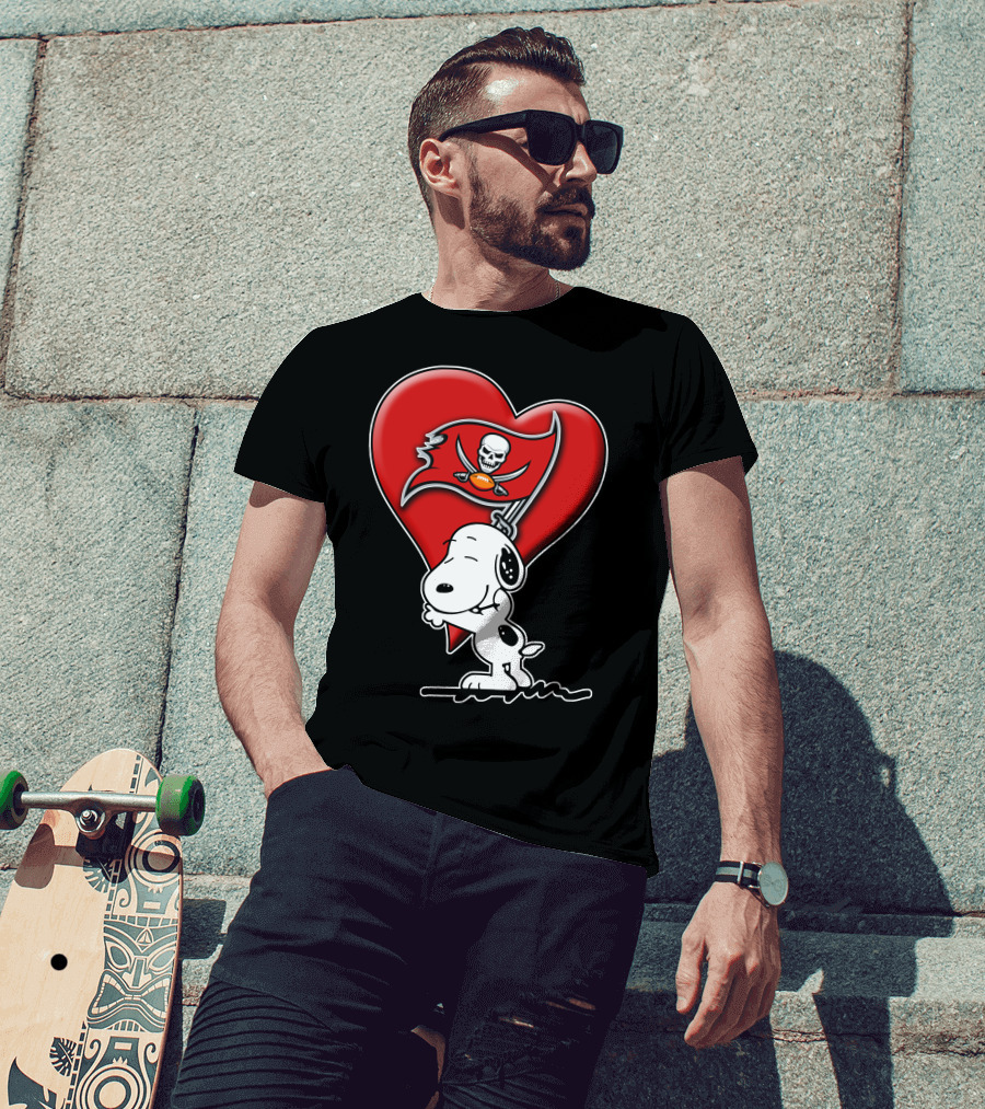 Snoopy Heart Tampa Bay Buccaneers Flag T-Shirt