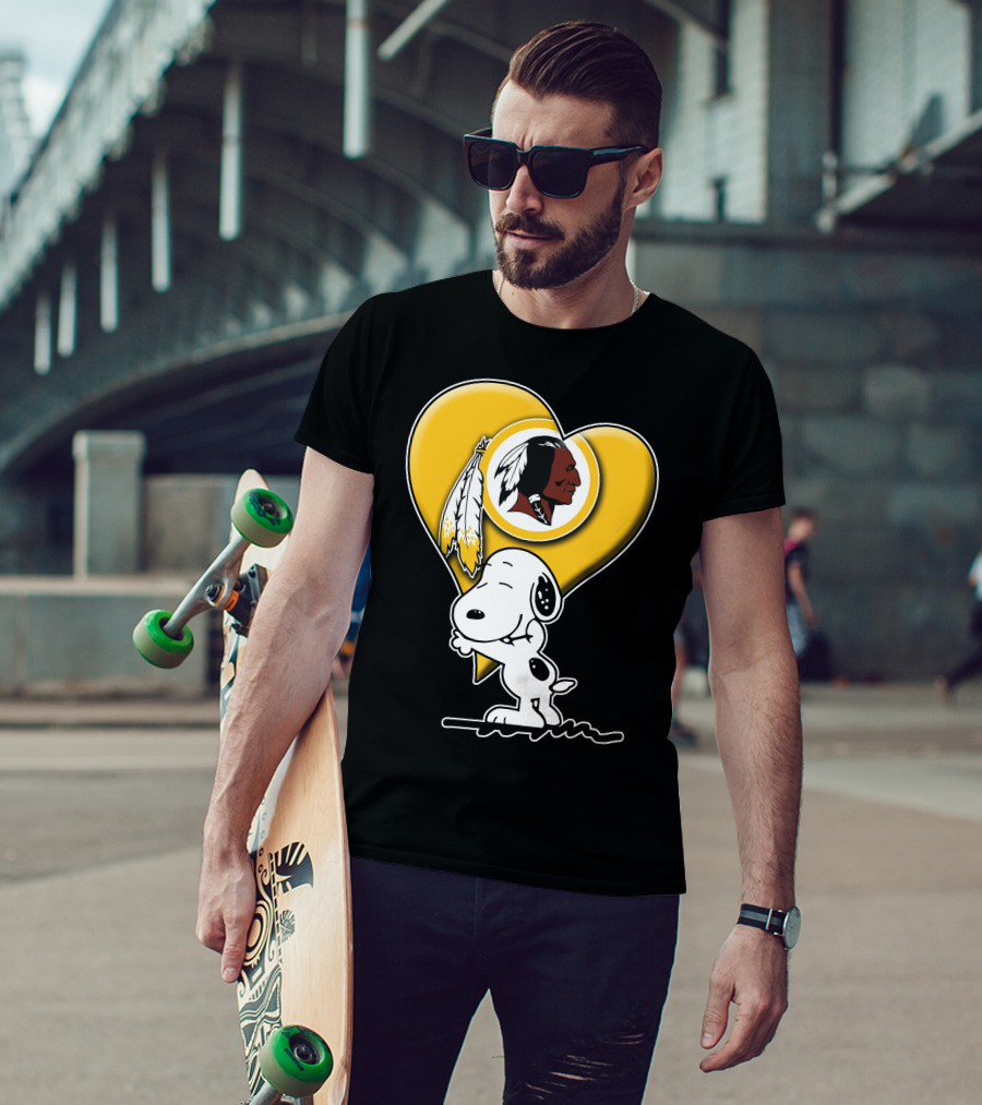 Snoopy Hugging Heart Washington Redskins T-Shirt