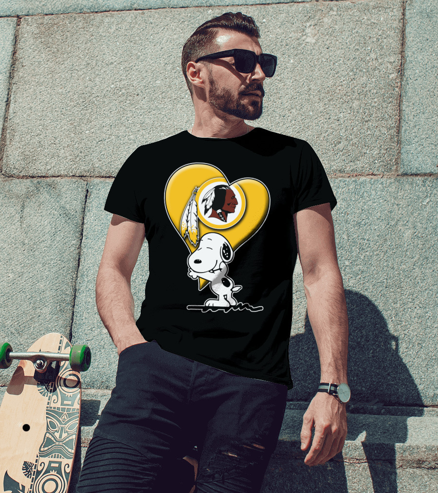 Snoopy Hugging Heart Washington Redskins T-Shirt