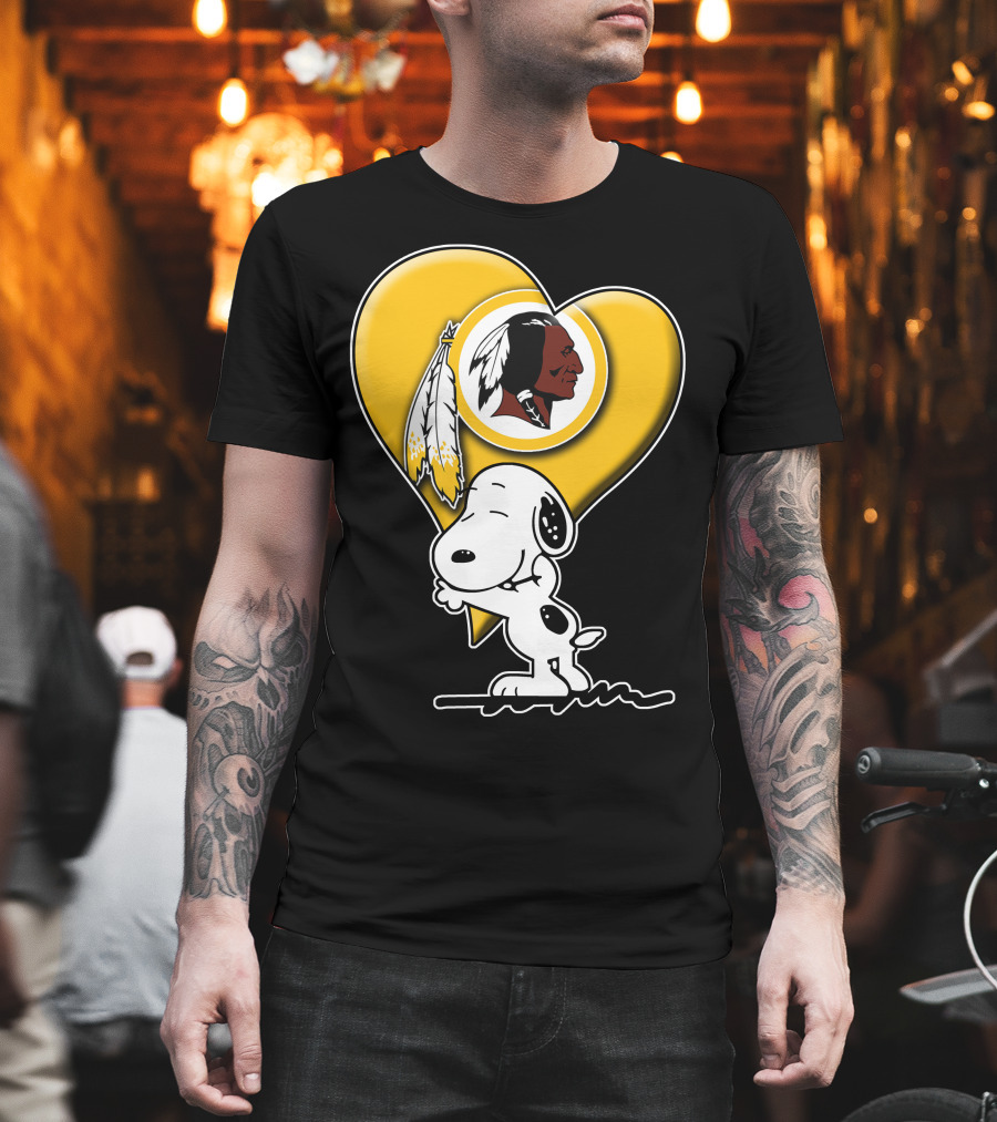 Snoopy Hugging Heart Washington Redskins T-Shirt