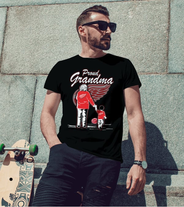 Proud Grandma Detroit Red Wings Family Bonding Winged Wheel Fans T-Shirt