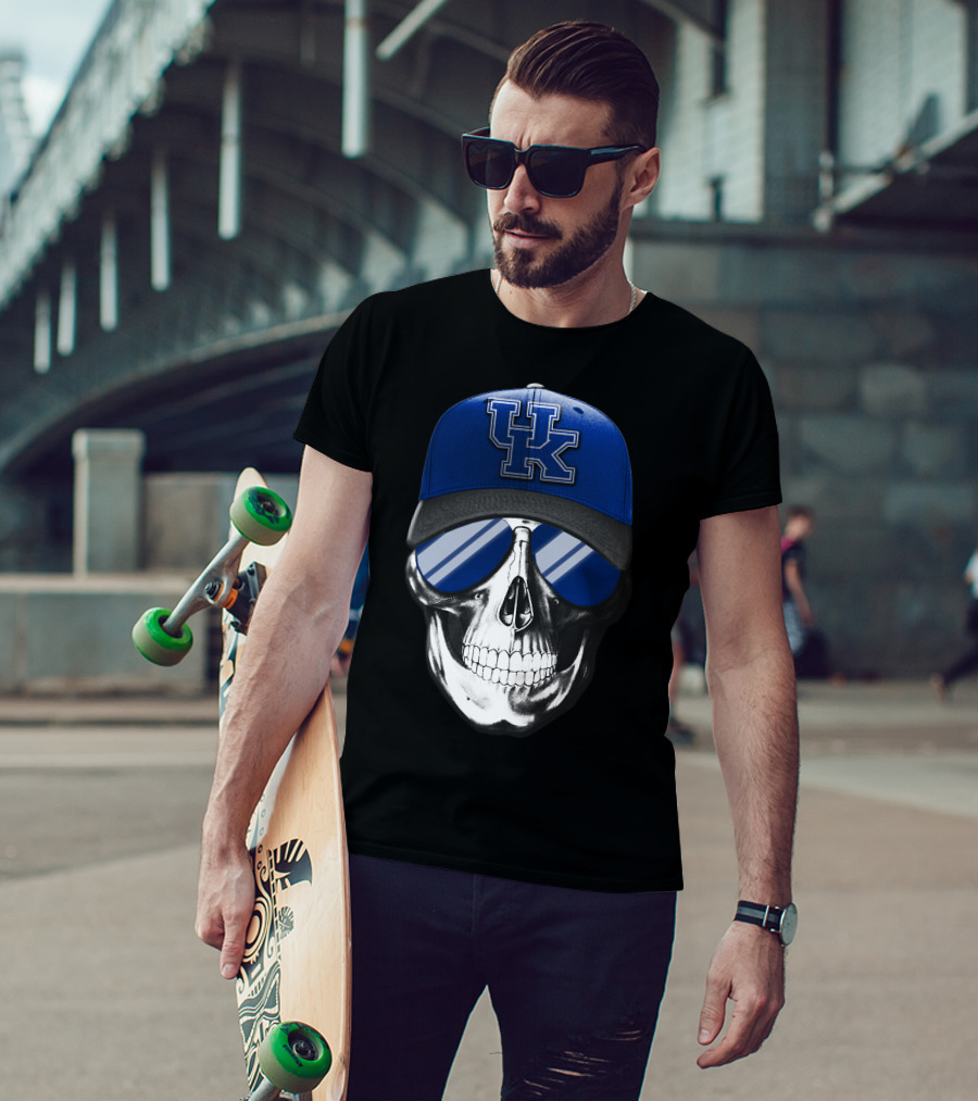 Skull With Kentucky Wildcats Cap And Reflective Sunglasses T-Shirt