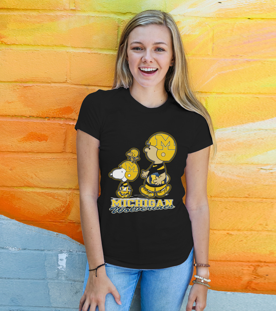 Snpfootball Michigan Wolverines Peanuts Characters Charlie Brown Snoopy Woodstock T-Shirt