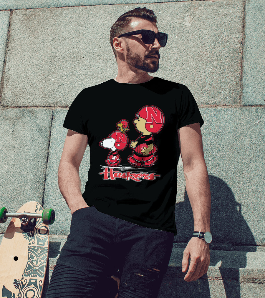 Snpfootball Nebraska Cornhuskers Huskers Charlie Brown Snoopy Woodstock Football Helmets T-Shirt