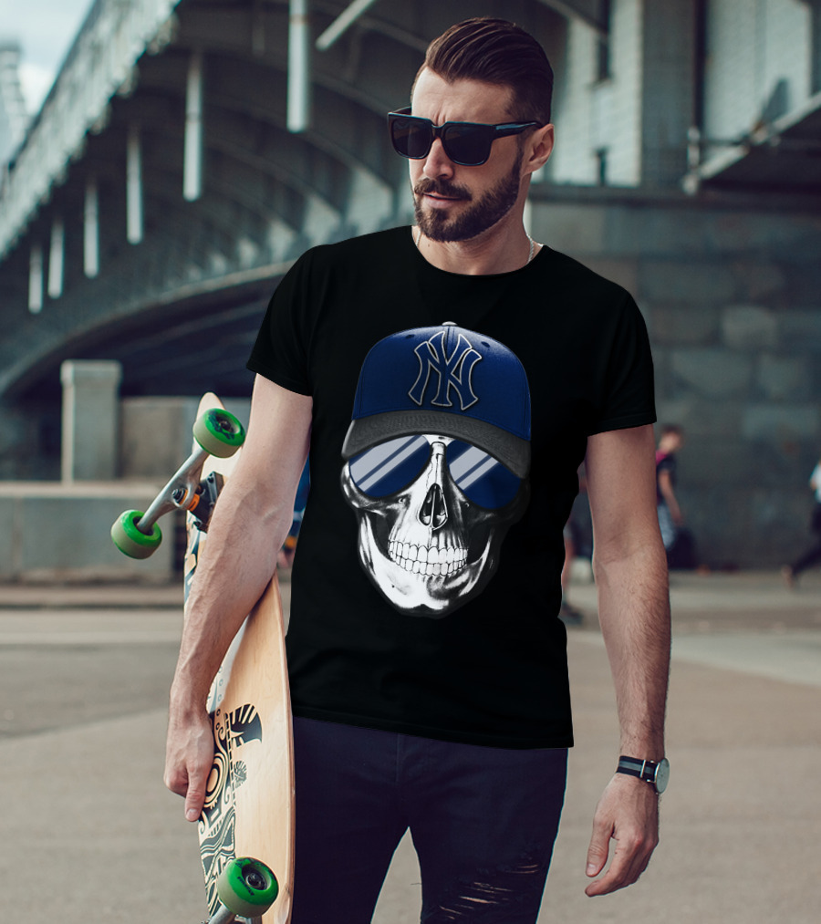 New York Yankees Skull Cap With Glasses T-Shirt
