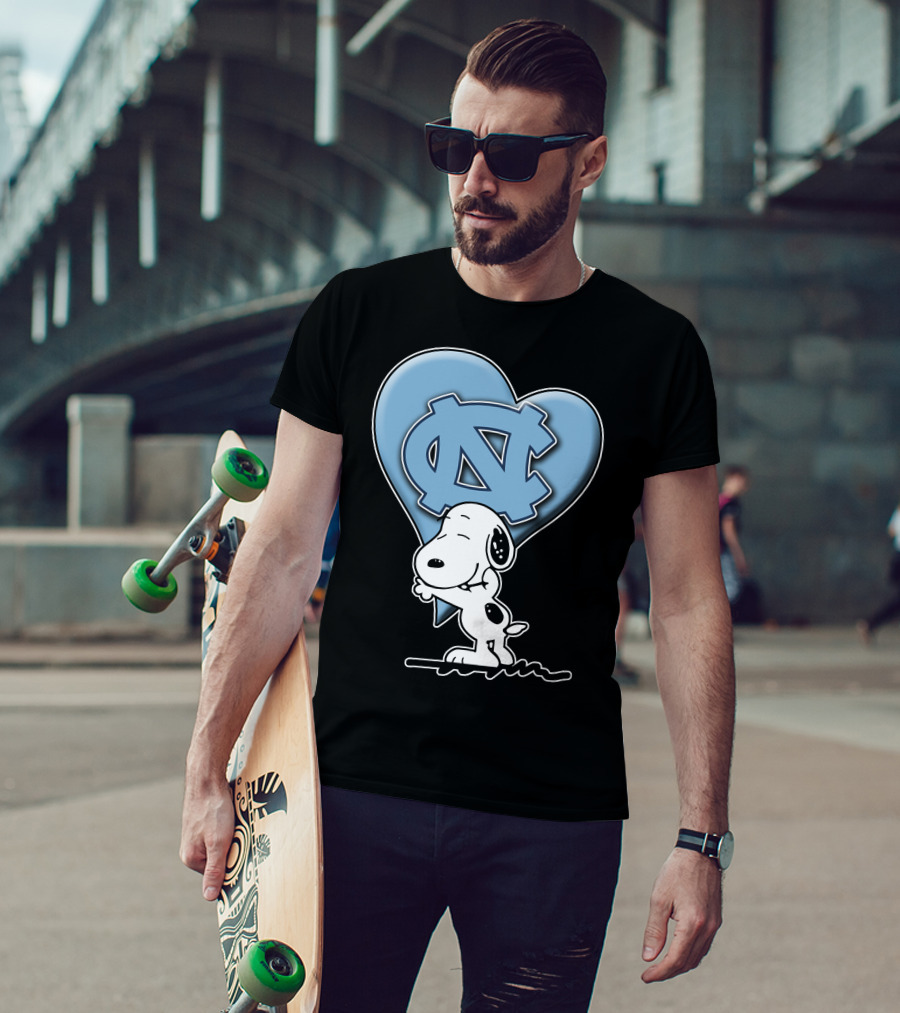 Snoopy Hugging North Carolina Tar Heels Logo Heart T-Shirt