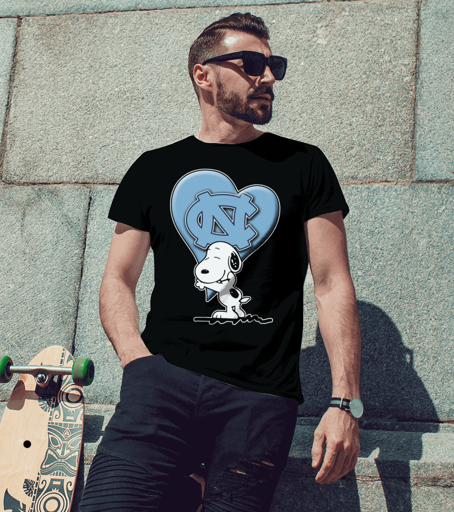 Snoopy Hugging North Carolina Tar Heels Logo Heart T-Shirt