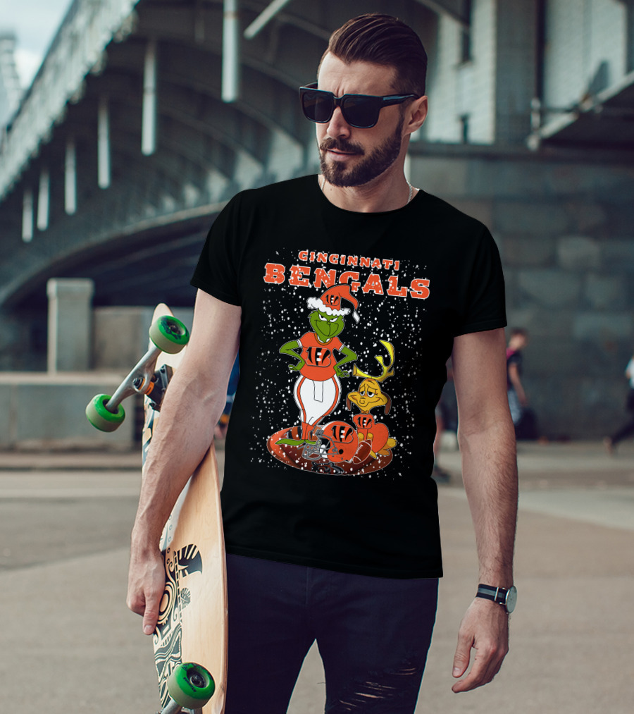 CINCINNATI BENGALS Grinchxmas Snowfall Football T-Shirt