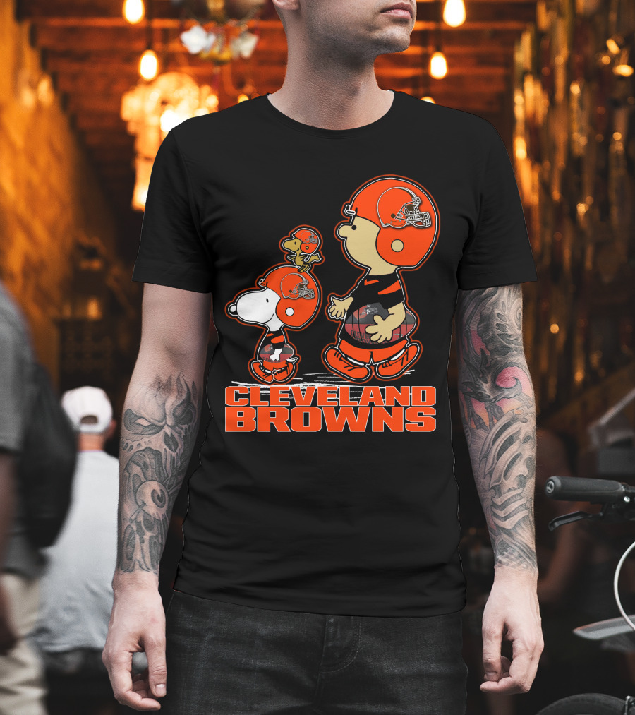 Snpfootball CLEVELAND BROWNS Peanuts Characters Football Helmets T-Shirt