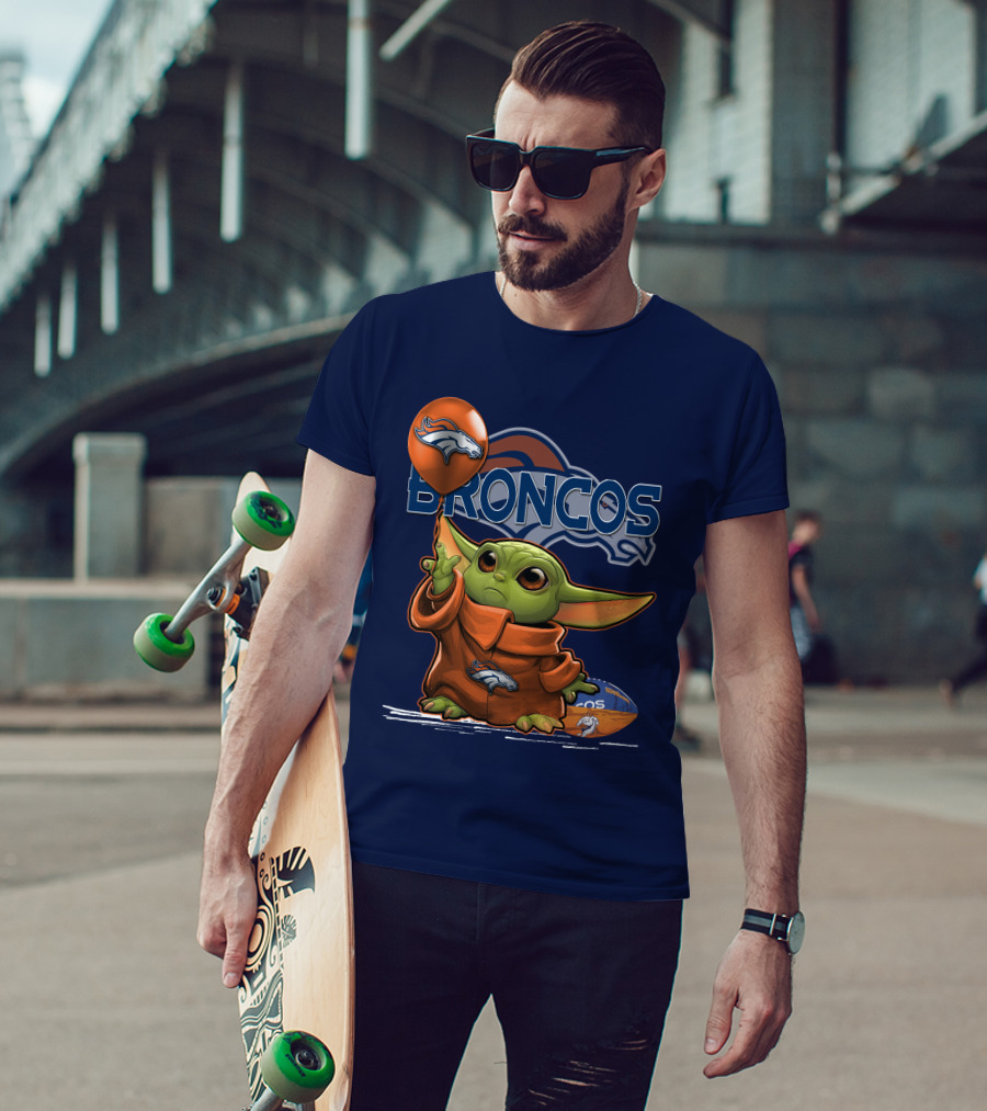 Yoda V1 Denver Broncos Alien Holding Balloon And Football T-Shirt