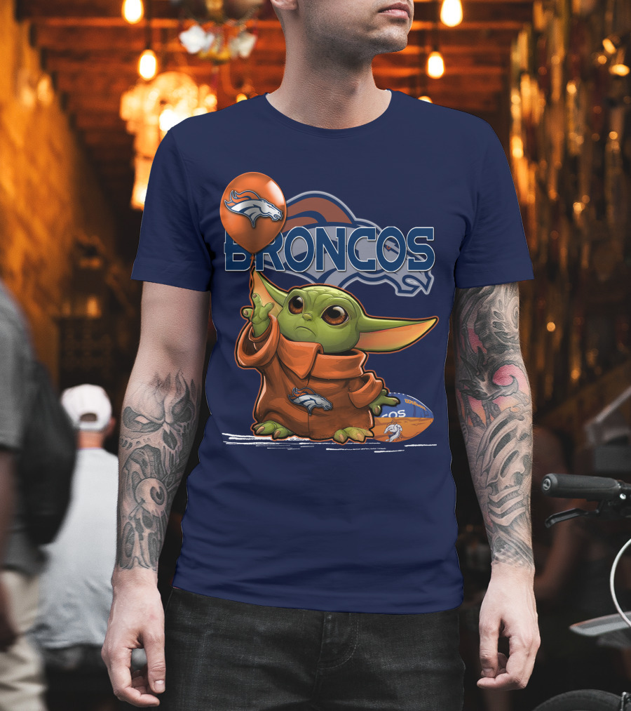 Yoda V1 Denver Broncos Alien Holding Balloon And Football T-Shirt