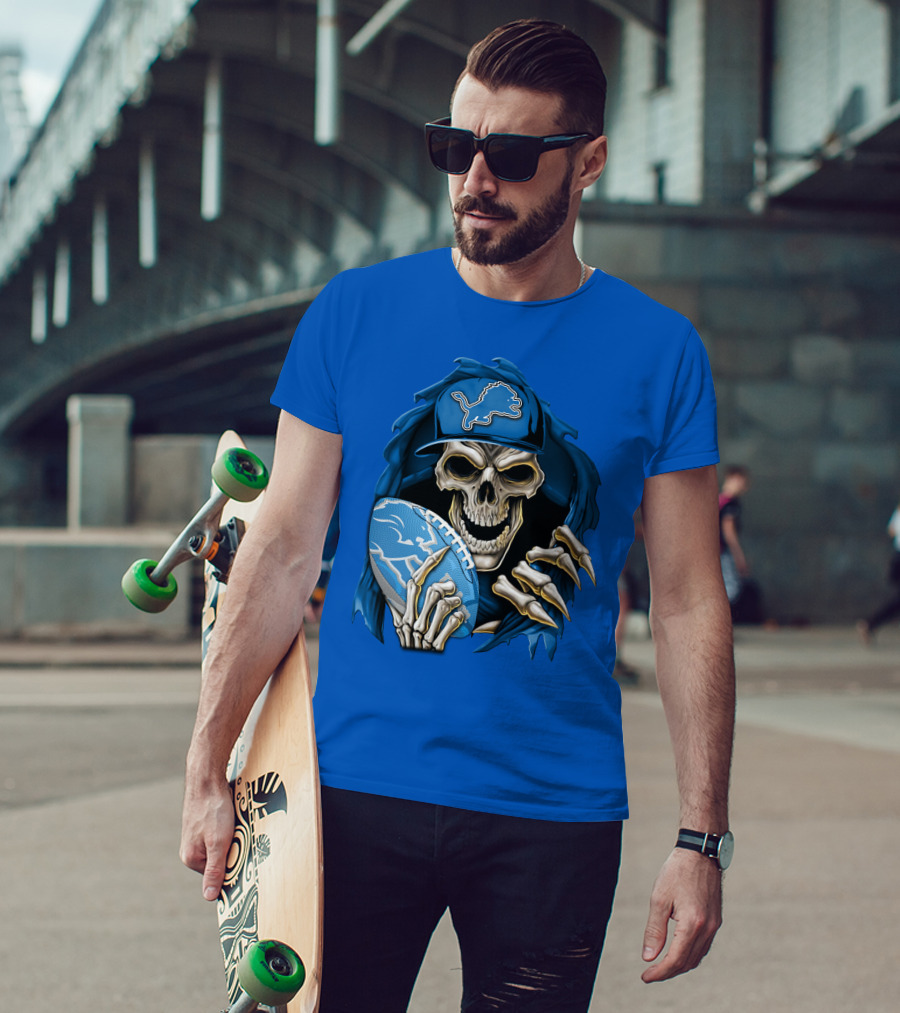Skullbong Detroit Lions Skeleton Holding Football In Detroit Lions Cap T-Shirt