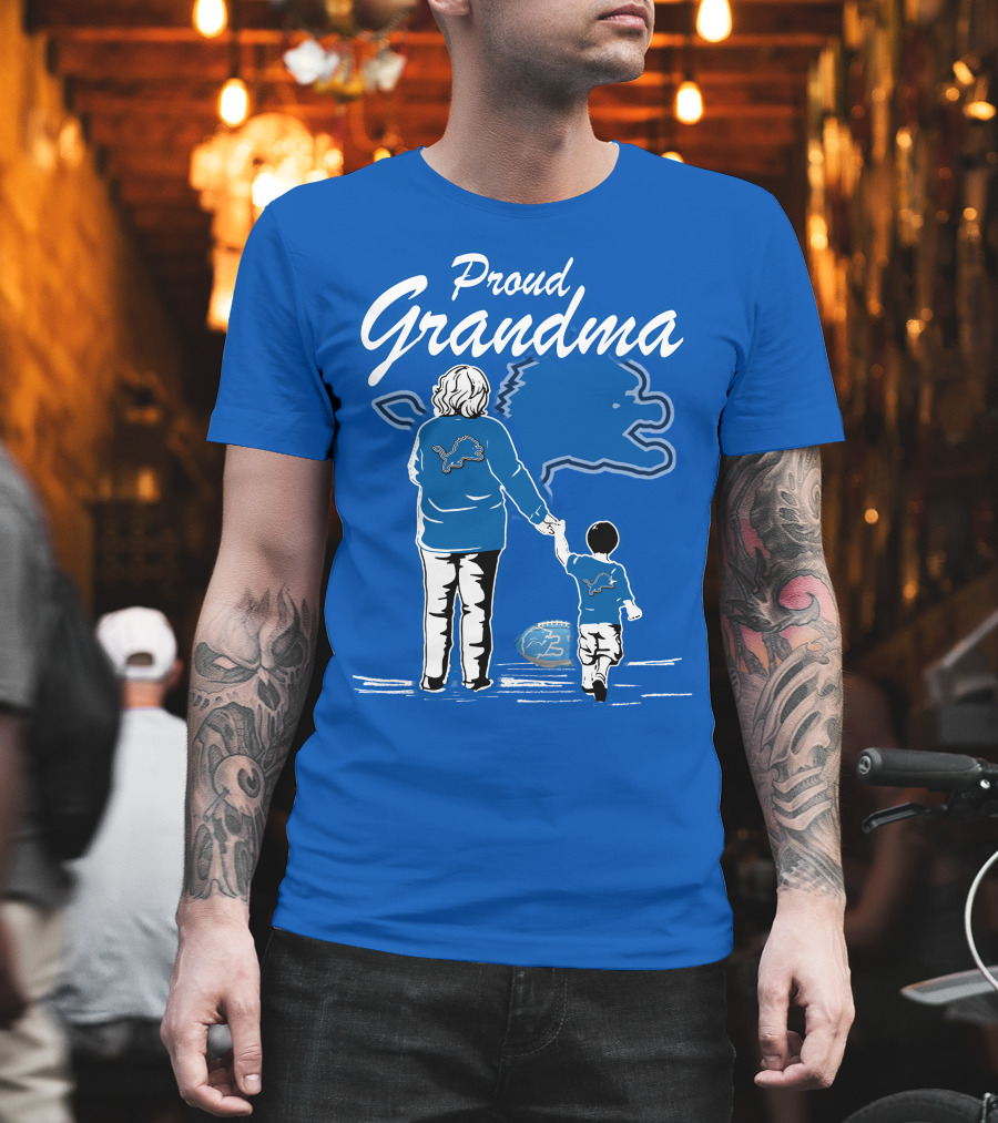 Proud Grandma Detroit Lions Fan With Child And Football With Lion T-Shirt